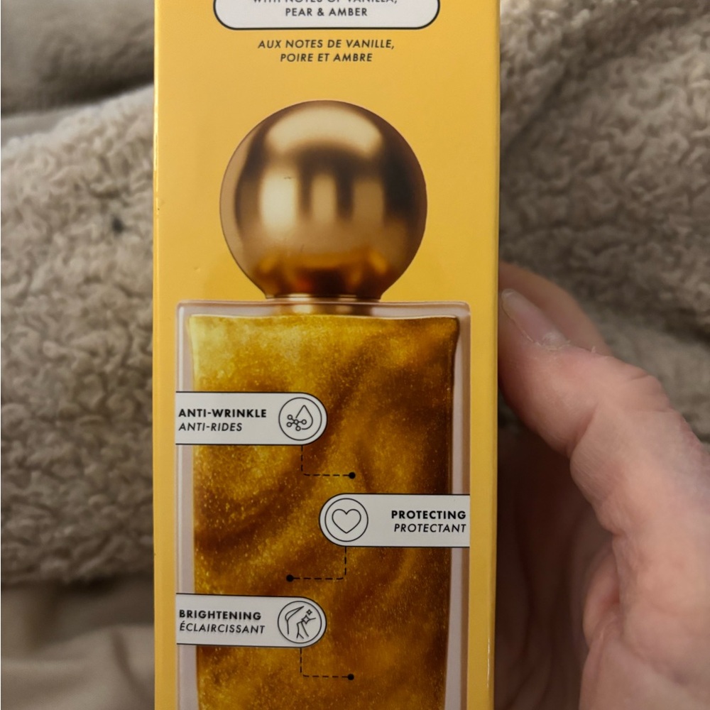 TRULY Vanilla Baby Hydrating Body Wash - Gold, Cream & Truly Oil. - Picture 3 of 4